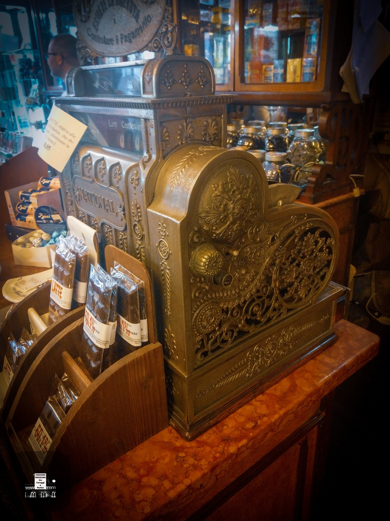 LA CASSA D'EPOCA NON PIÙ IN FUNZIONE MA SPETTACOLARE PEZZO DI ANTIQUARIATO