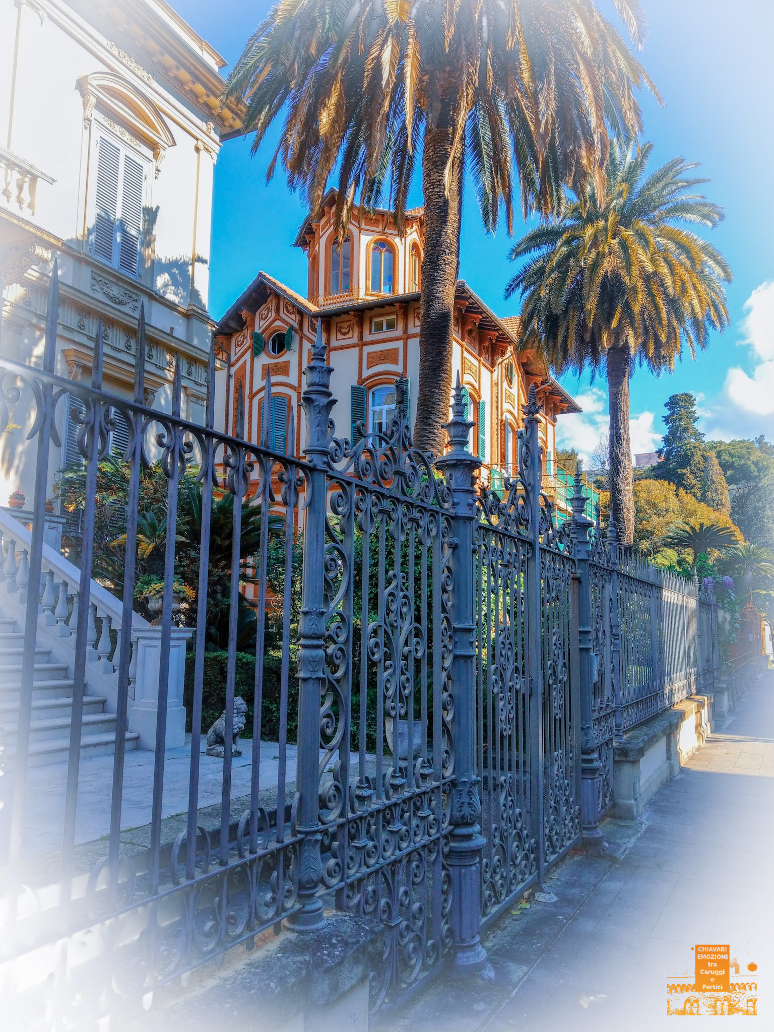 Giardini dietro cancellate in ferro battuto - Viale Enrico Millo - Chiavari