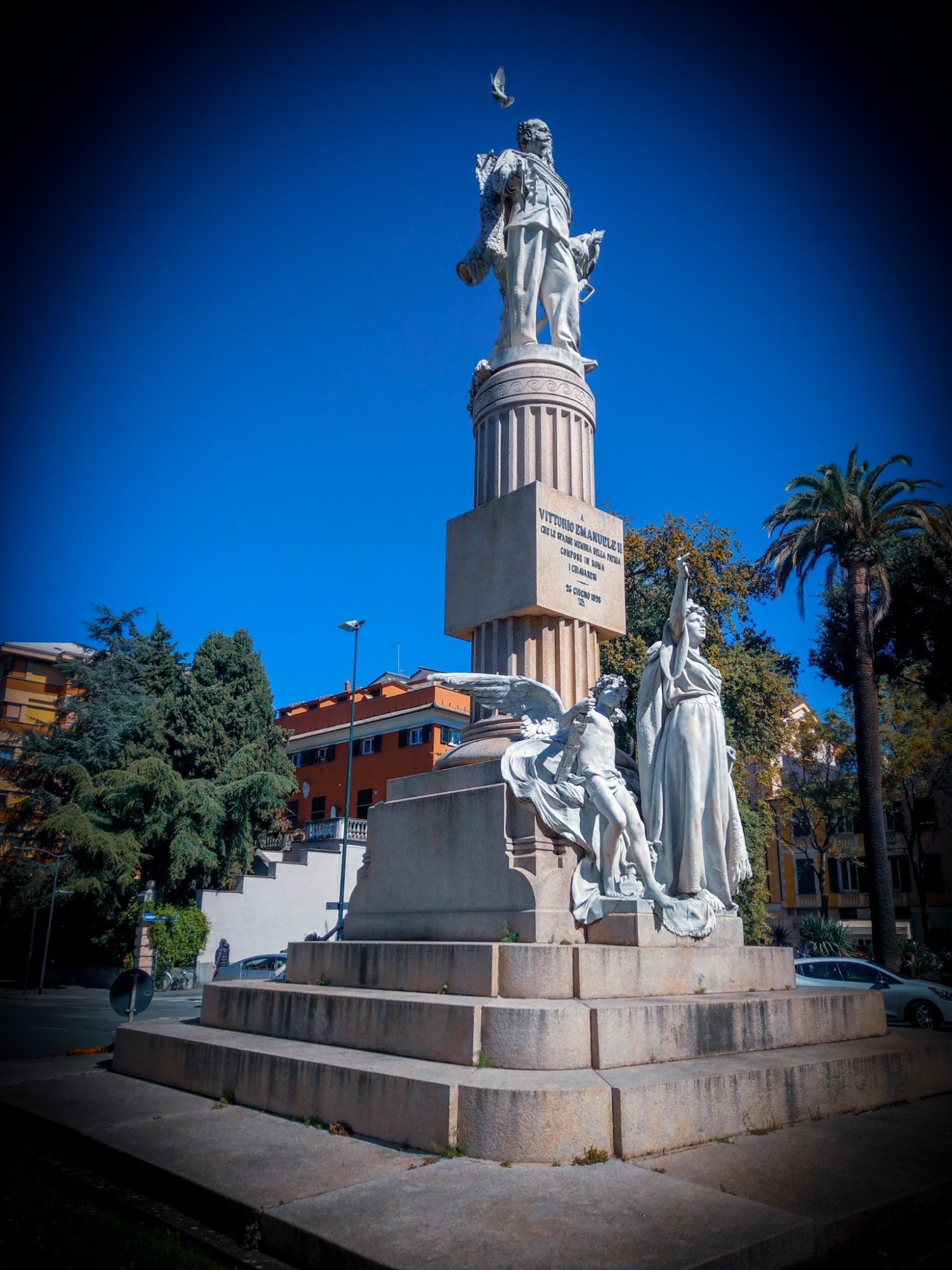 STATUA VITTORIO EMANUELE PIAZZA MADONNA DELL'ORTO