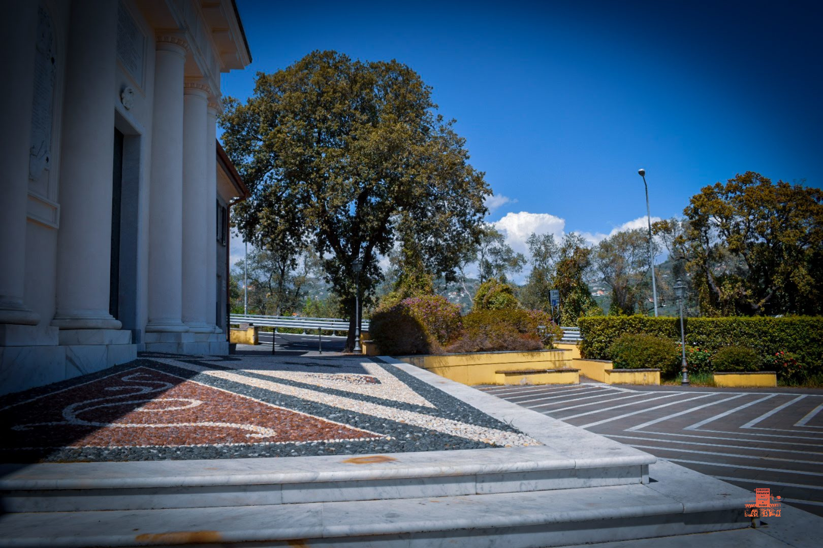 PIAZZALE COL SUO RISSEU