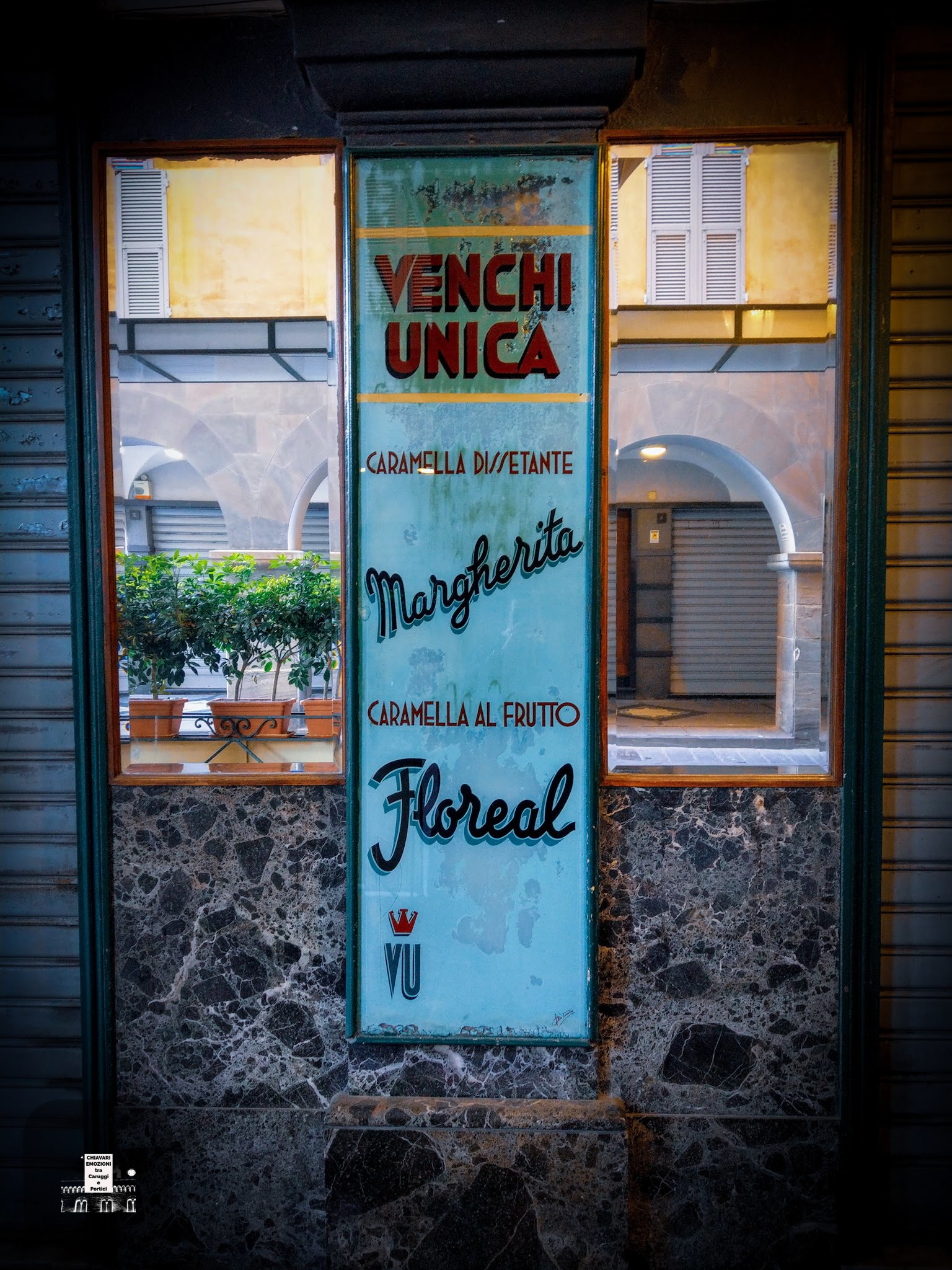 TRA GLI SPECCHI VECCHIO RÈCLAME