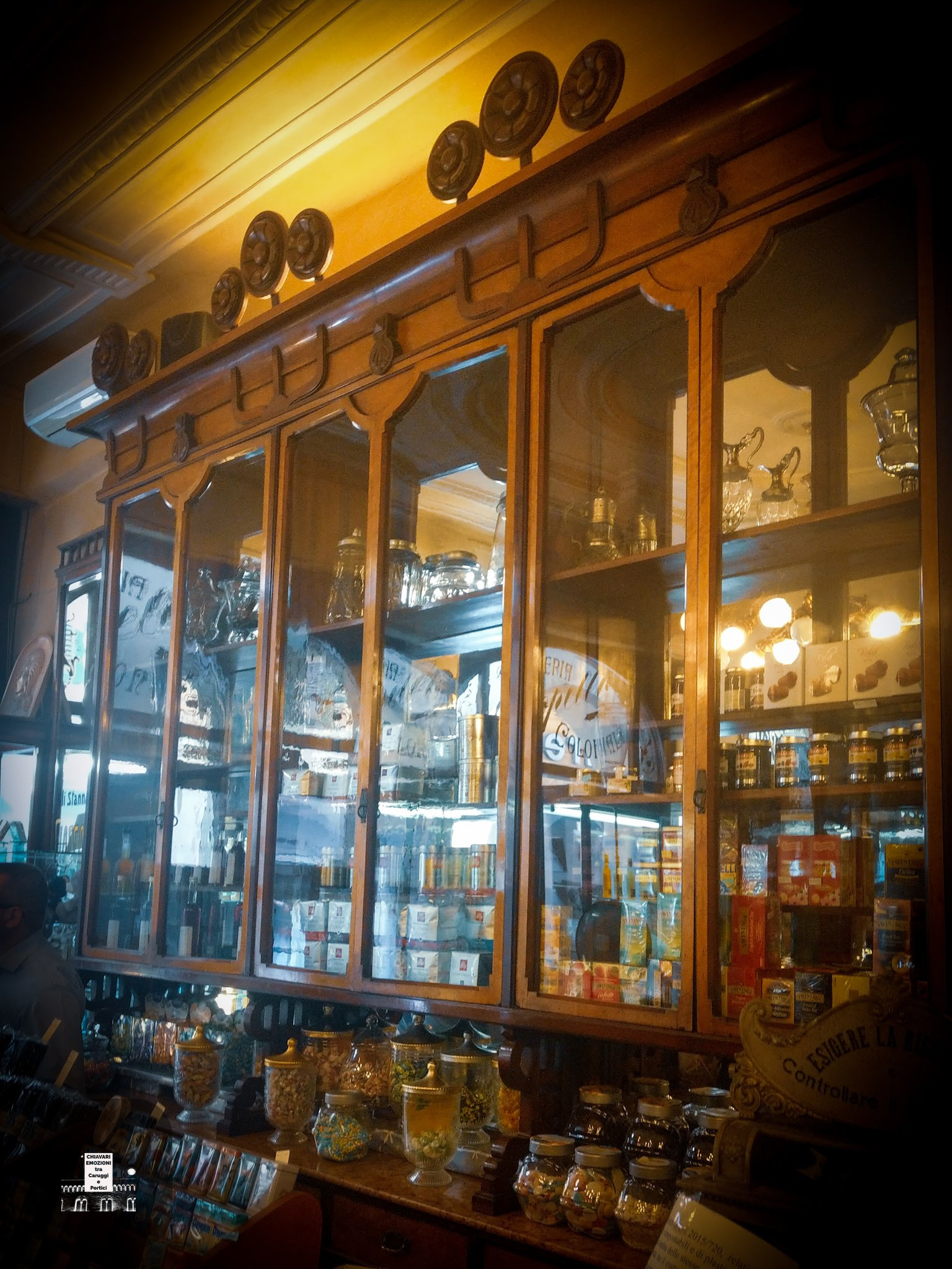 VETRINE ORIGINALI DIETRO LA CASSA