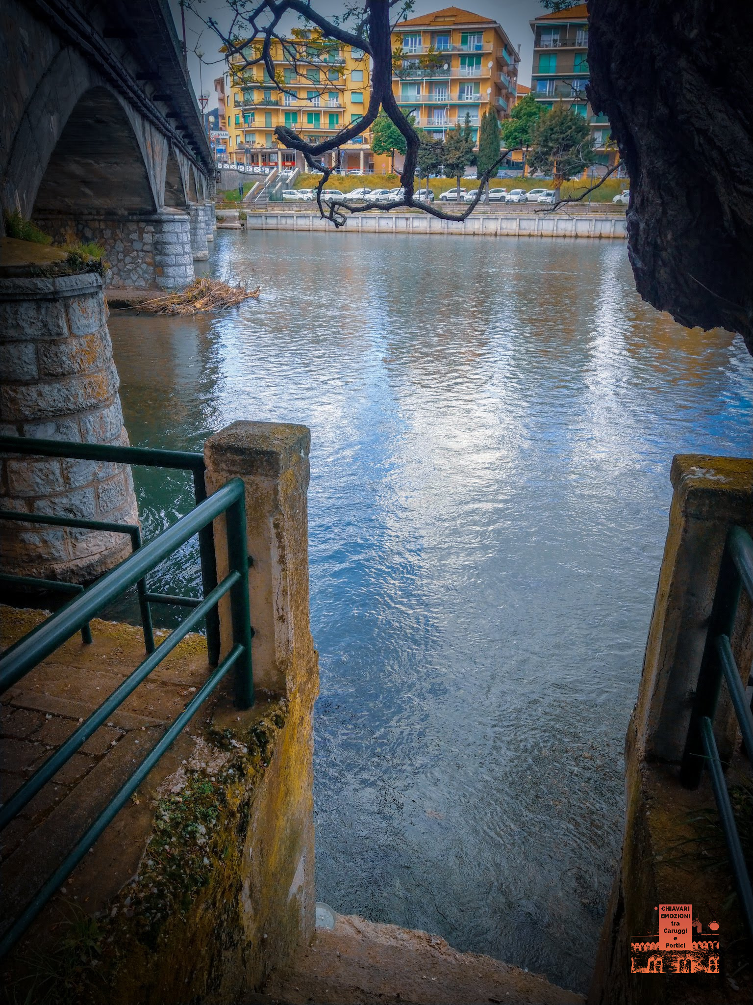 ACQUA CHE SCORRE VERSO IL MARE