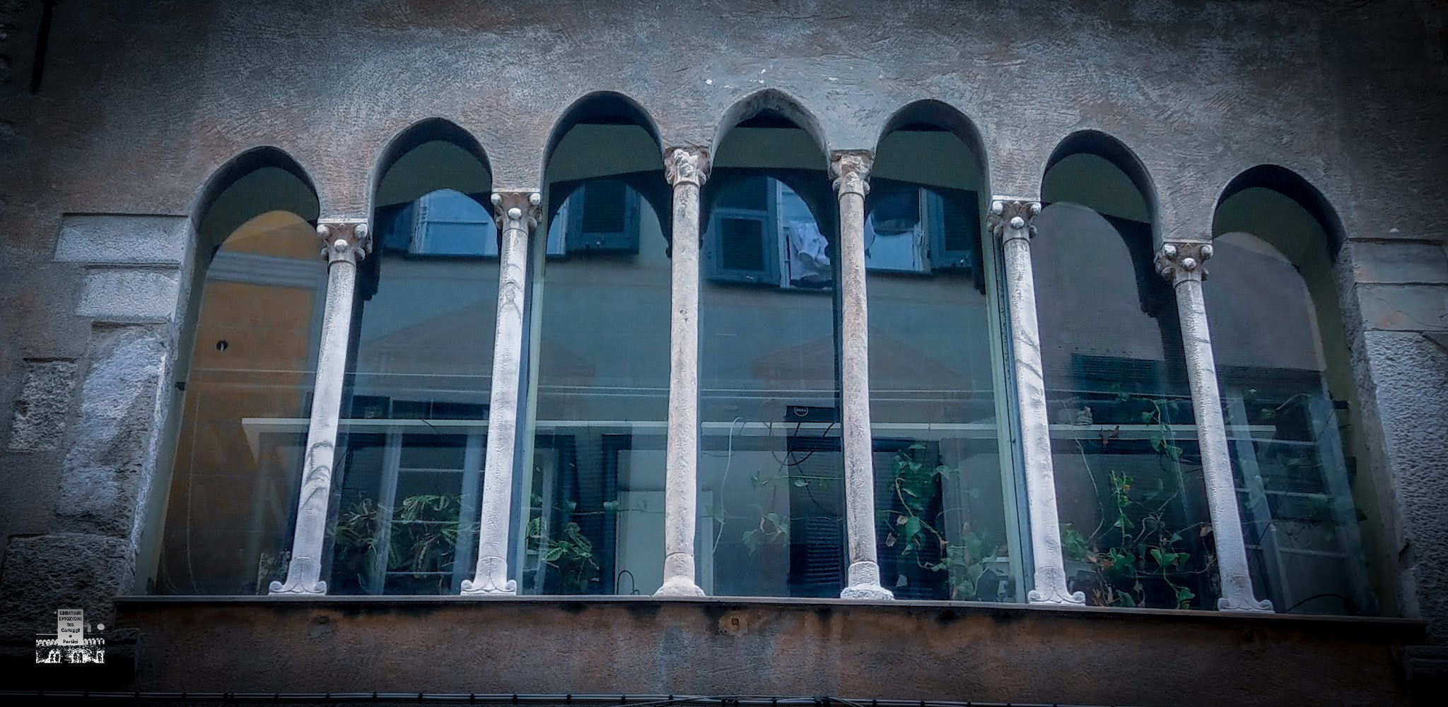 7 ARCHI AFFACCIATI SU CARUGGIO DRITTO